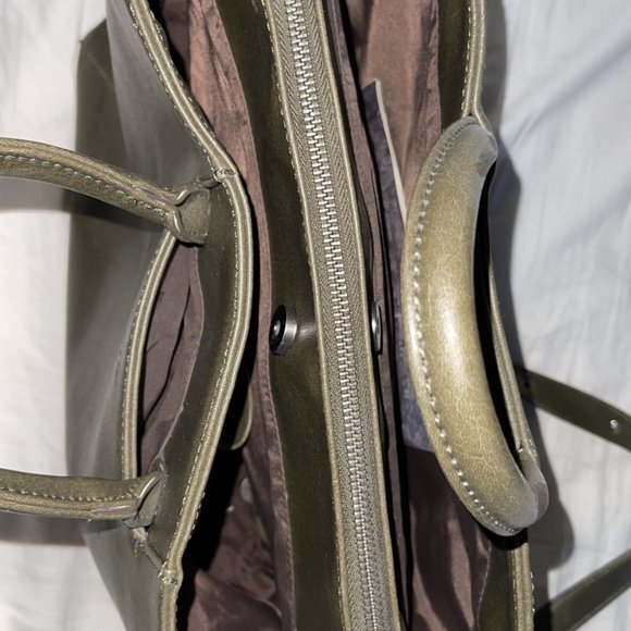 Matt and Nat Vegan Green purse - Picture 2 of 3